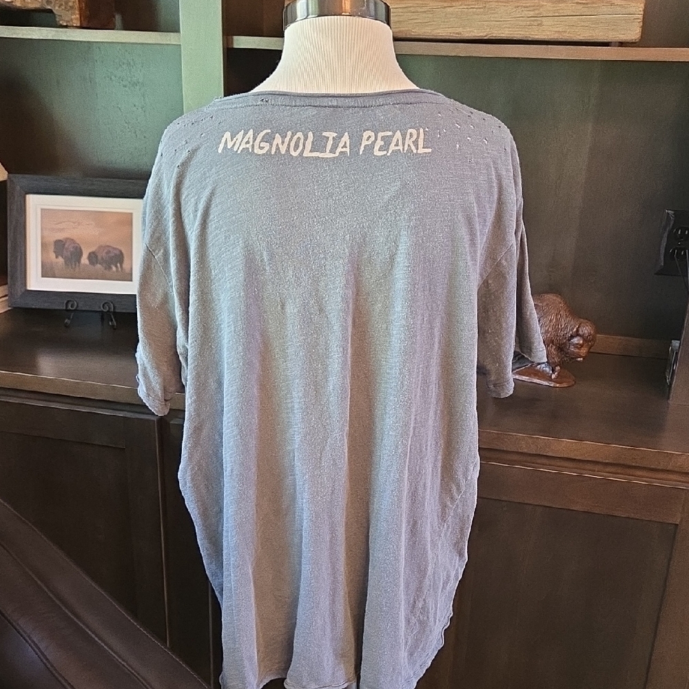 Magnolia Pearl Sitting Bull Charcoal Graphic Tee - Picture 7 of 8